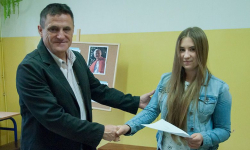 Jej średnia z ocen to 5,93