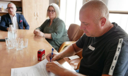 Malowanie cienkowarstwowe na drogach Powiatu Średzkiego. Umowa podpisana