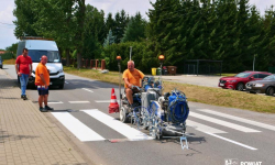 Na drogach powiatu rozpoczęto malowanie oznakowania poziomego